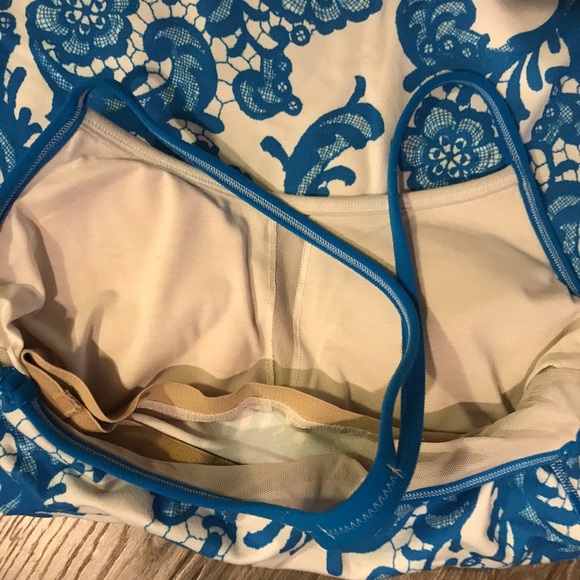 Lululemon Athletica Power Y Tank Size 4 - Picture 3 of 5